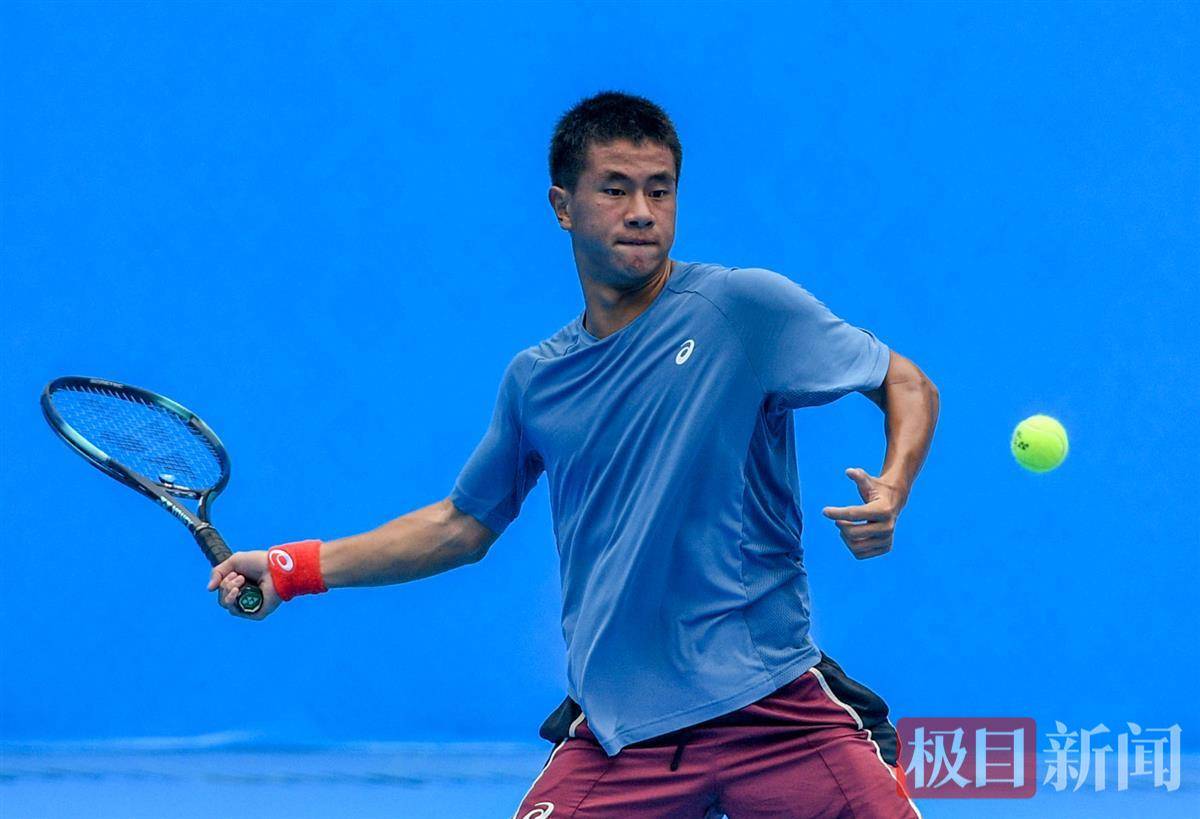 不断调整自 不断调整自