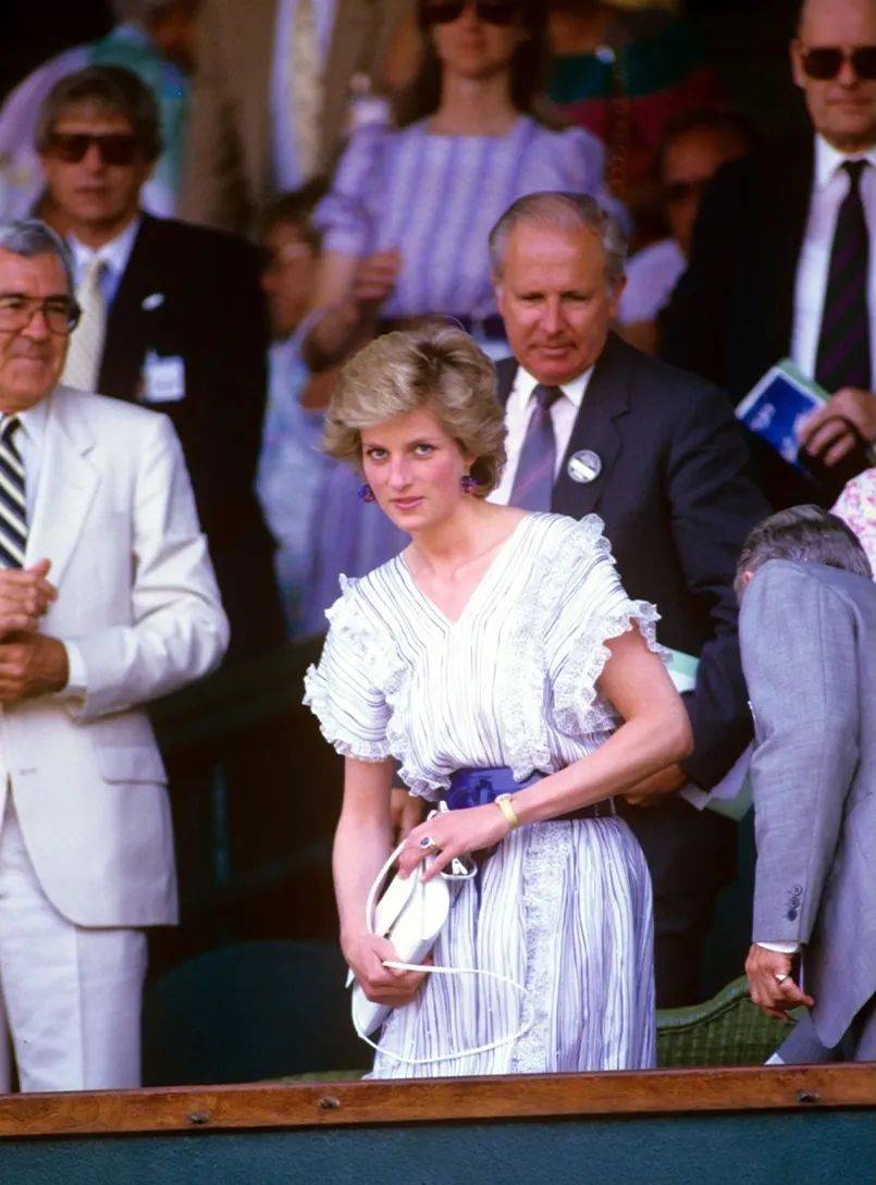 效力于皇家 效力于皇家